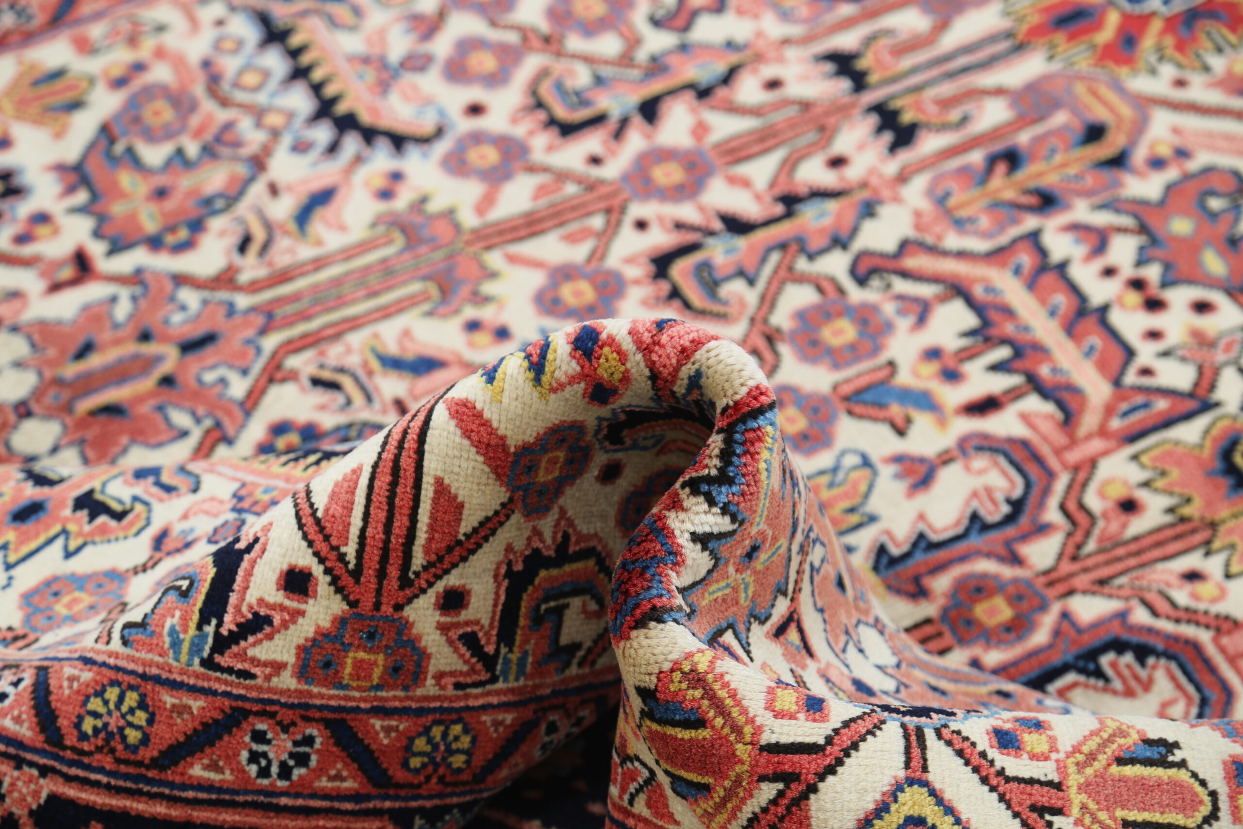 6’9″ x 9’9″ Heriz Authentic Persian Rug - Image 5