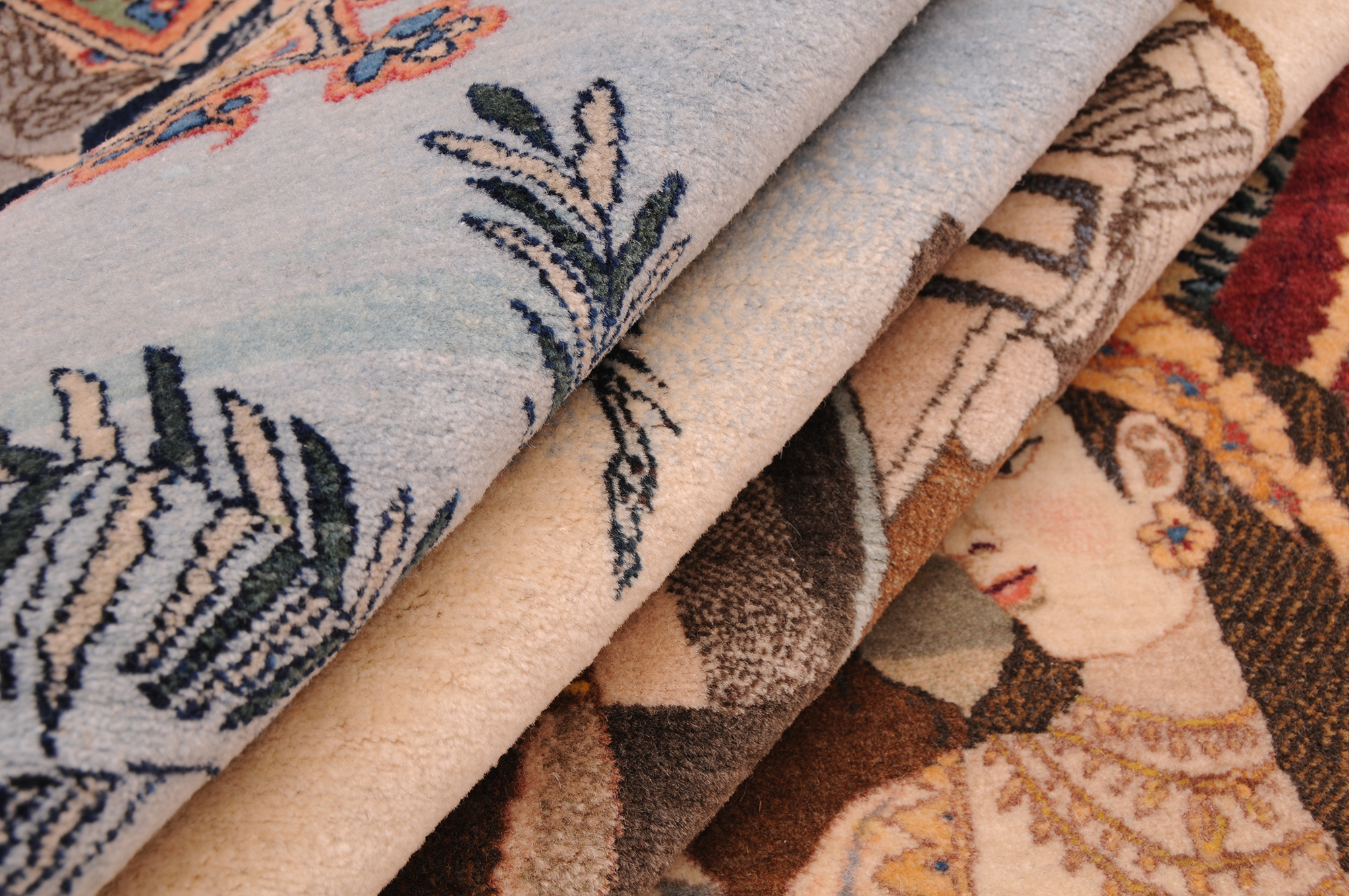 4’7″ x 6’5″ Pictorial Tabriz Authentic Persian Rug - Image 5